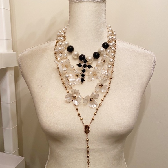 Blk/Wht Pearl Neck Piece✨✨ - Picture 3 of 3
